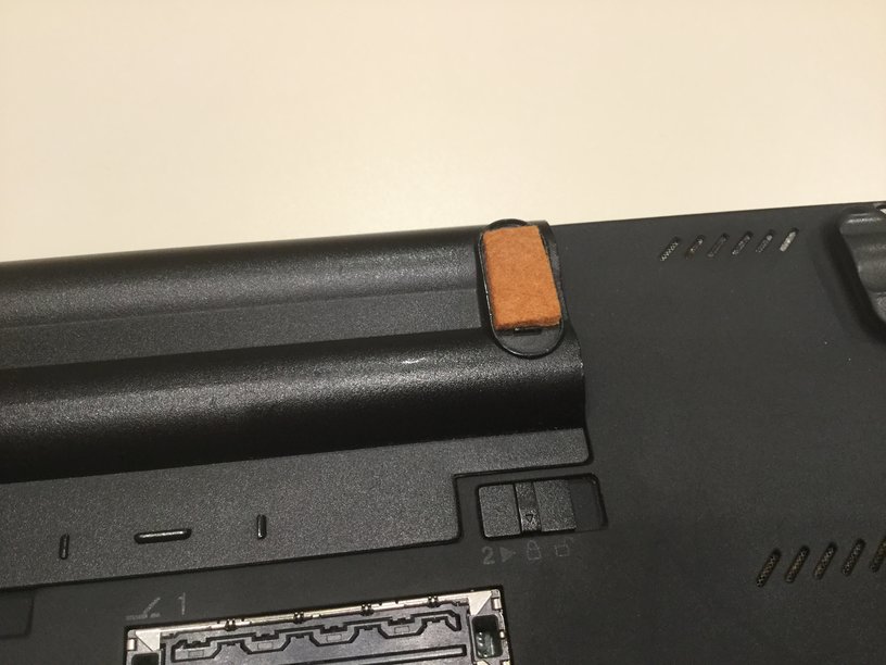 Lenovo ThinkPad X230 ゴム足の補修（簡易修理）その2 画像1